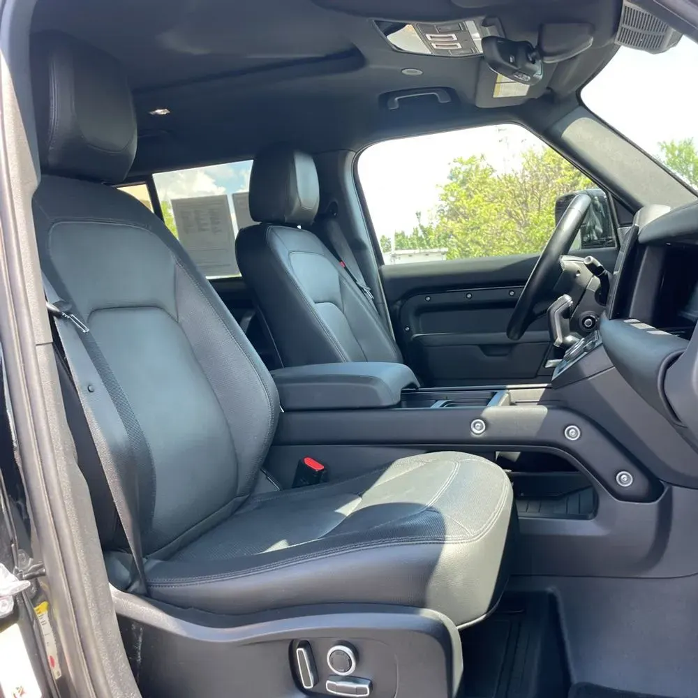 2024 Land Rover Defender 130 P400 X-Dynamic SE
