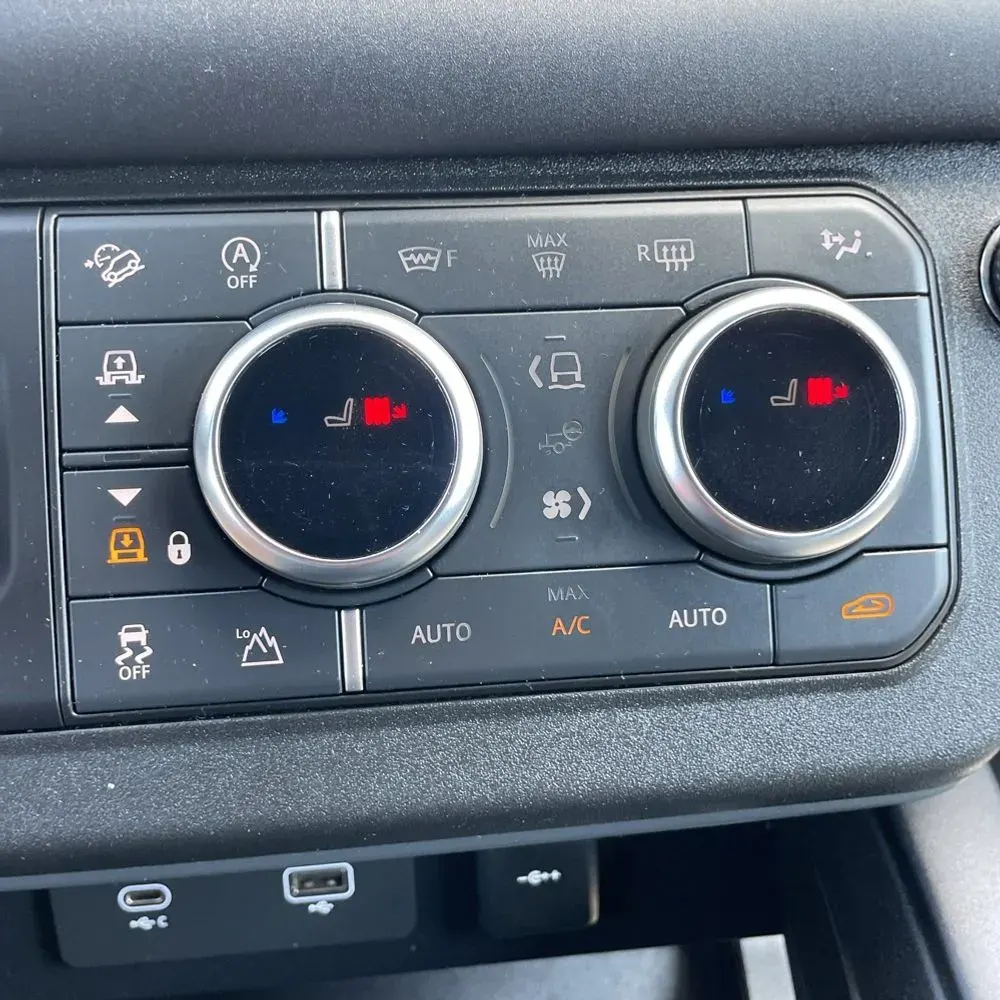 2024 Land Rover Defender 130 P400 X-Dynamic SE