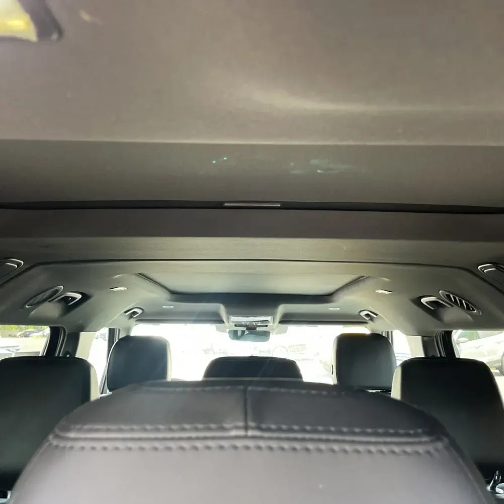 2024 Land Rover Defender 130 P400 X-Dynamic SE