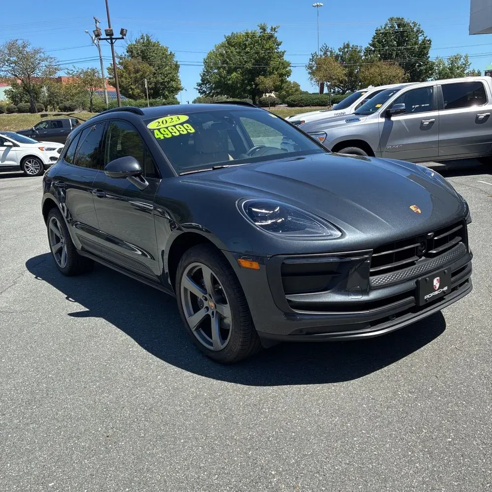 2023 Porsche Macan Base