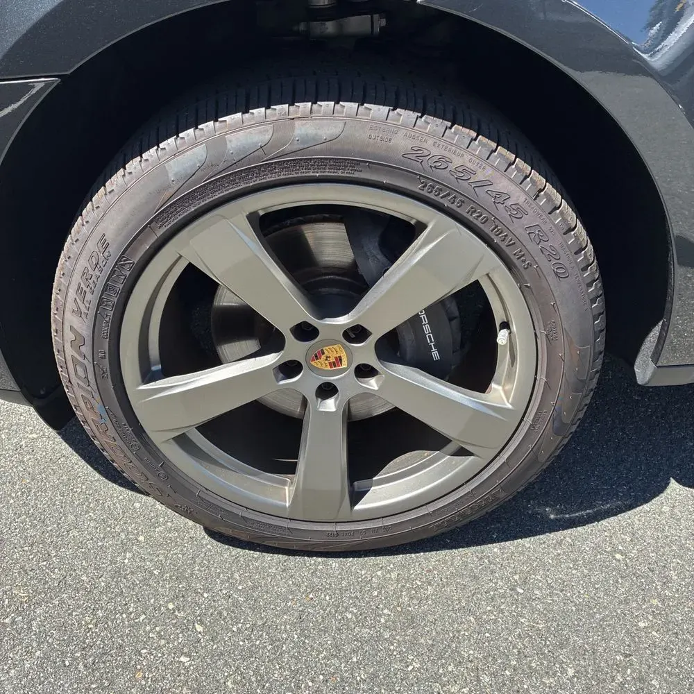 2023 Porsche Macan Base