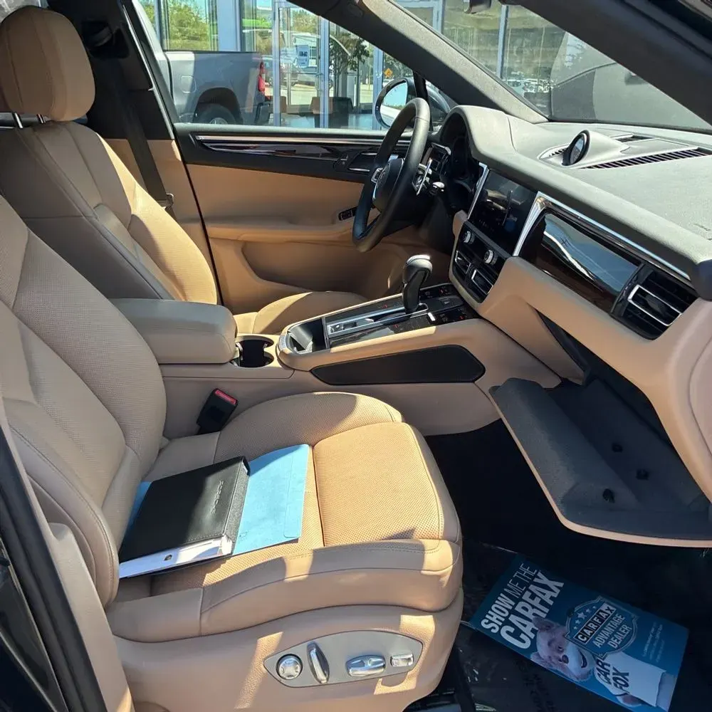 2023 Porsche Macan Base