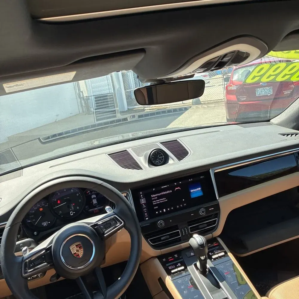 2023 Porsche Macan Base