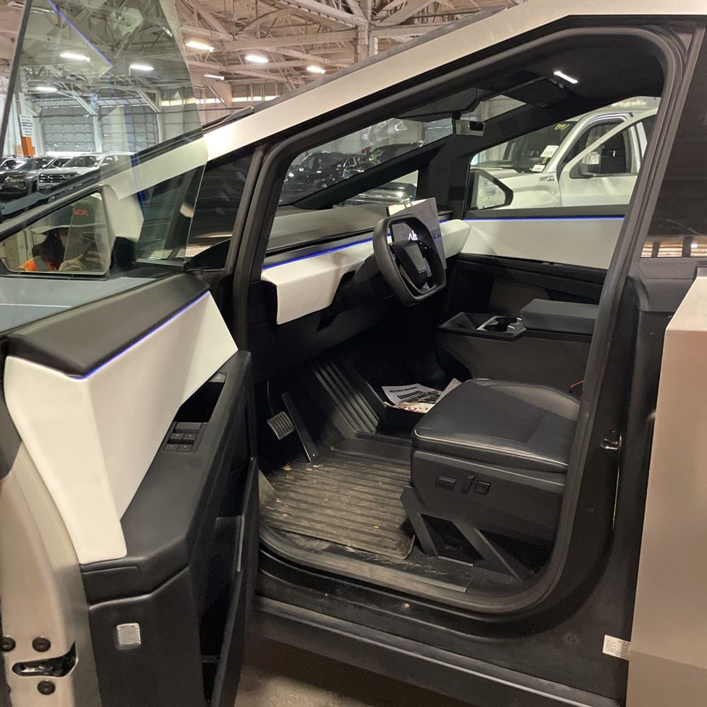 2024 Tesla Cybertruck Base