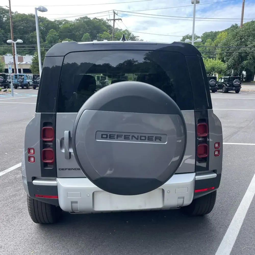 2024 Land Rover Defender 110 S P300