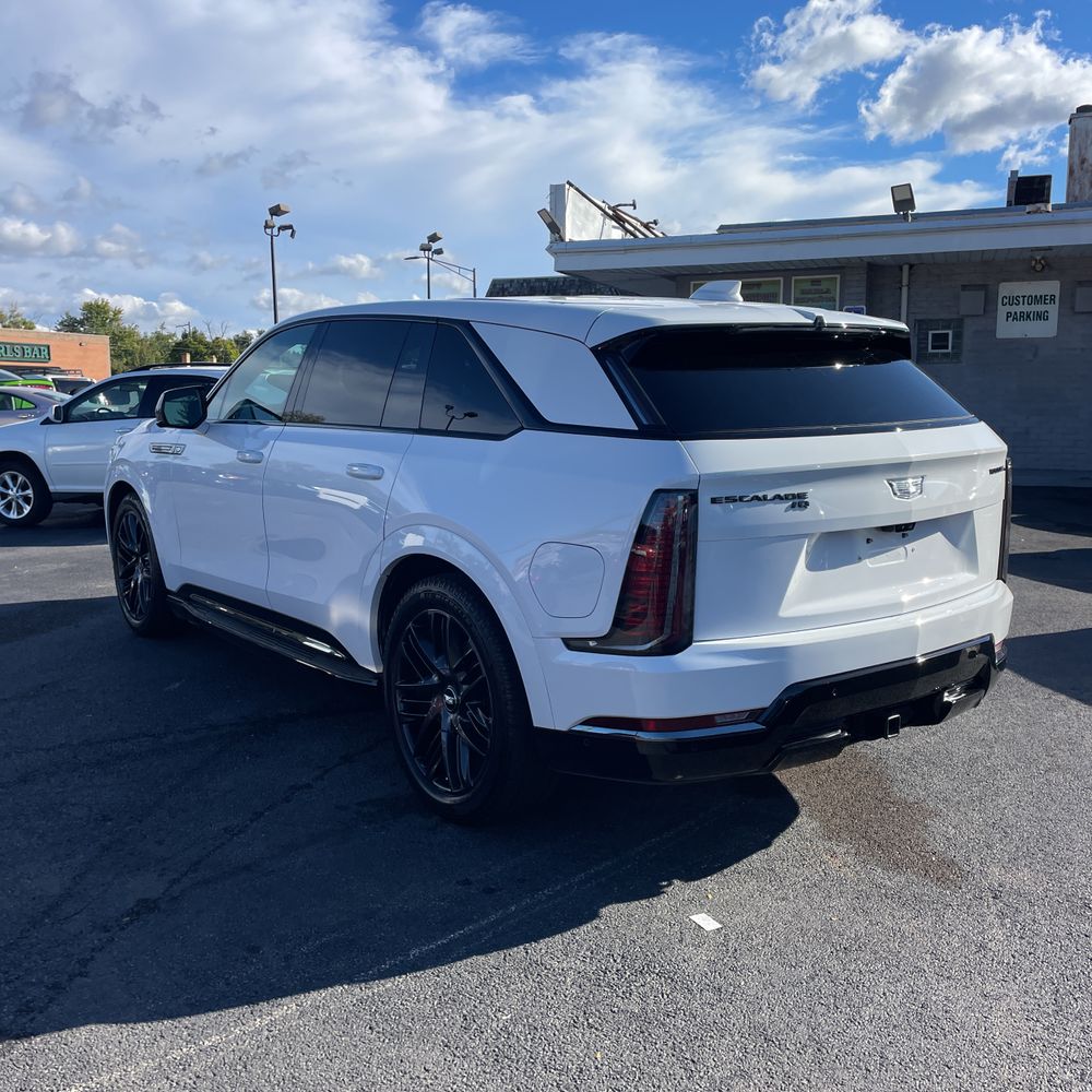 2025 Cadillac Escalade IQ Sport 1