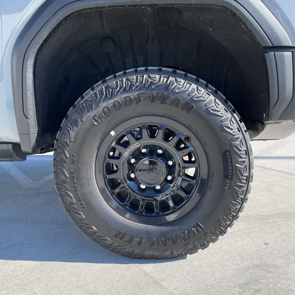 2025 GMC Sierra 2500HD AT4X