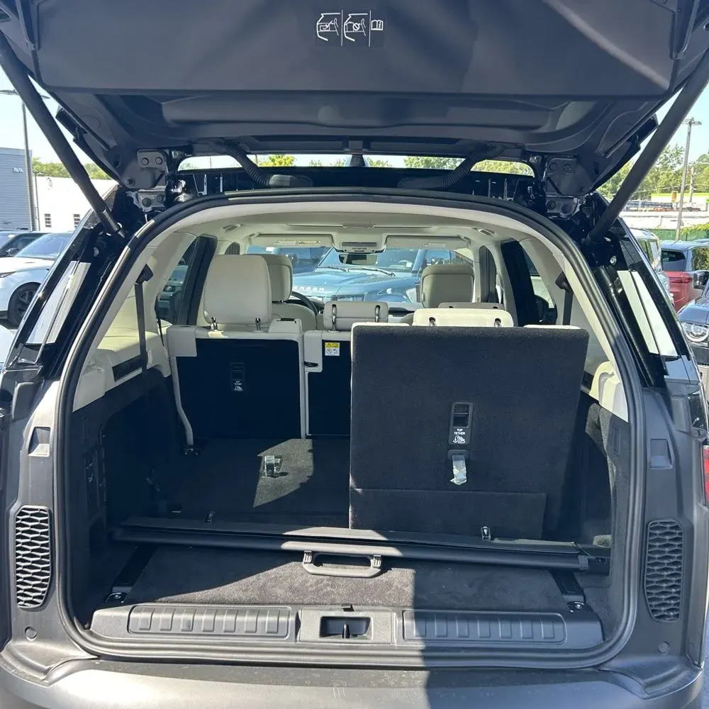 2025 Land Rover Discovery S P300