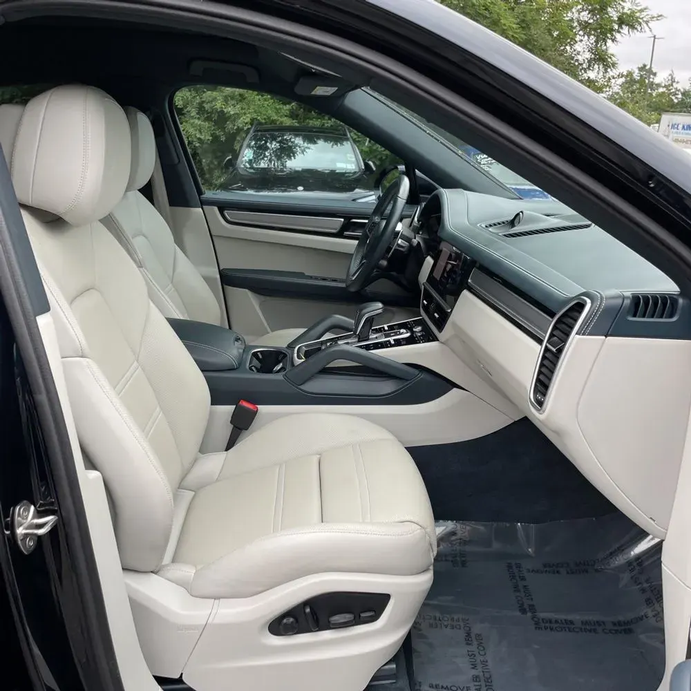 2023 Porsche Cayenne Platinum Edition