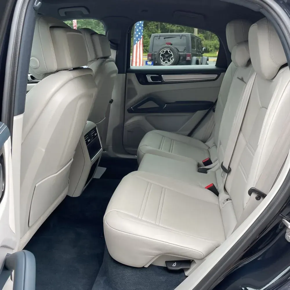 2023 Porsche Cayenne Platinum Edition