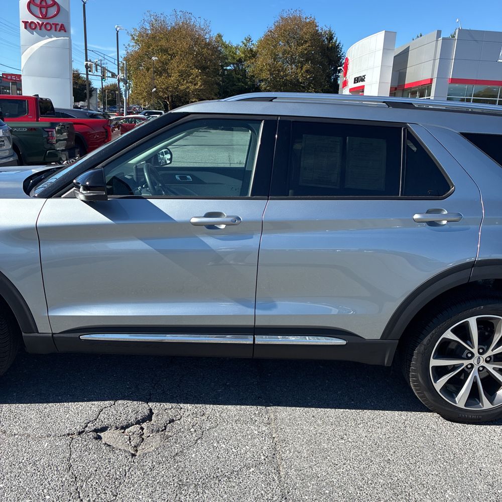 2025 Ford Explorer Platinum