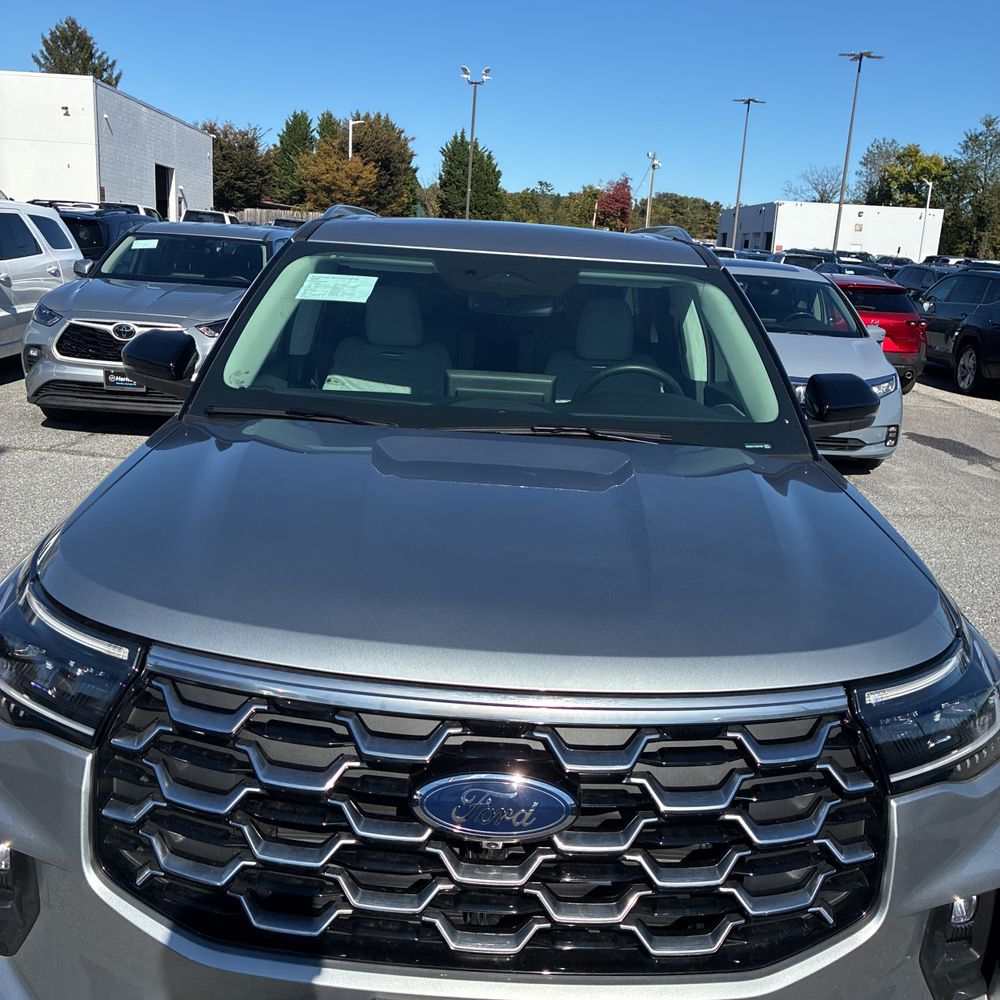 2025 Ford Explorer Platinum