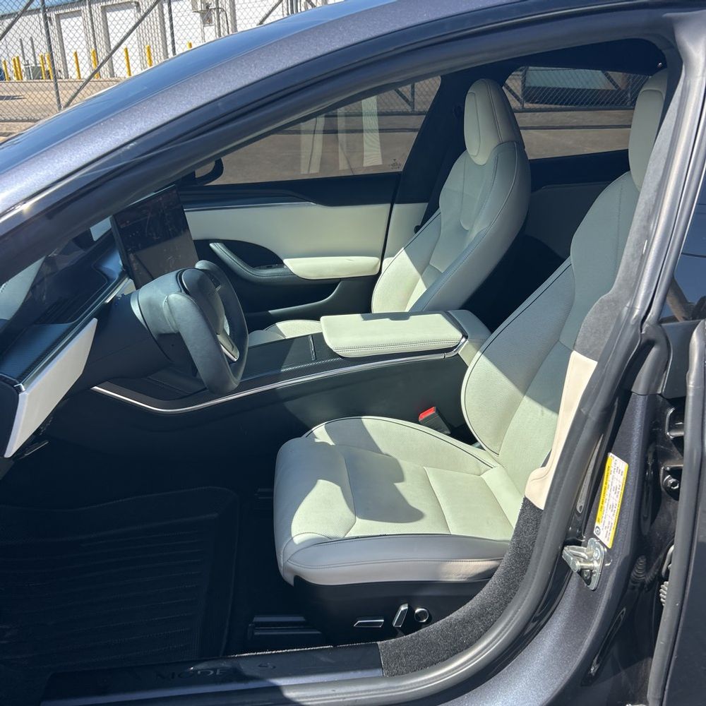 2022 Tesla Model S Plaid