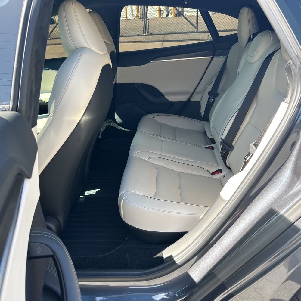 2022 Tesla Model S Plaid