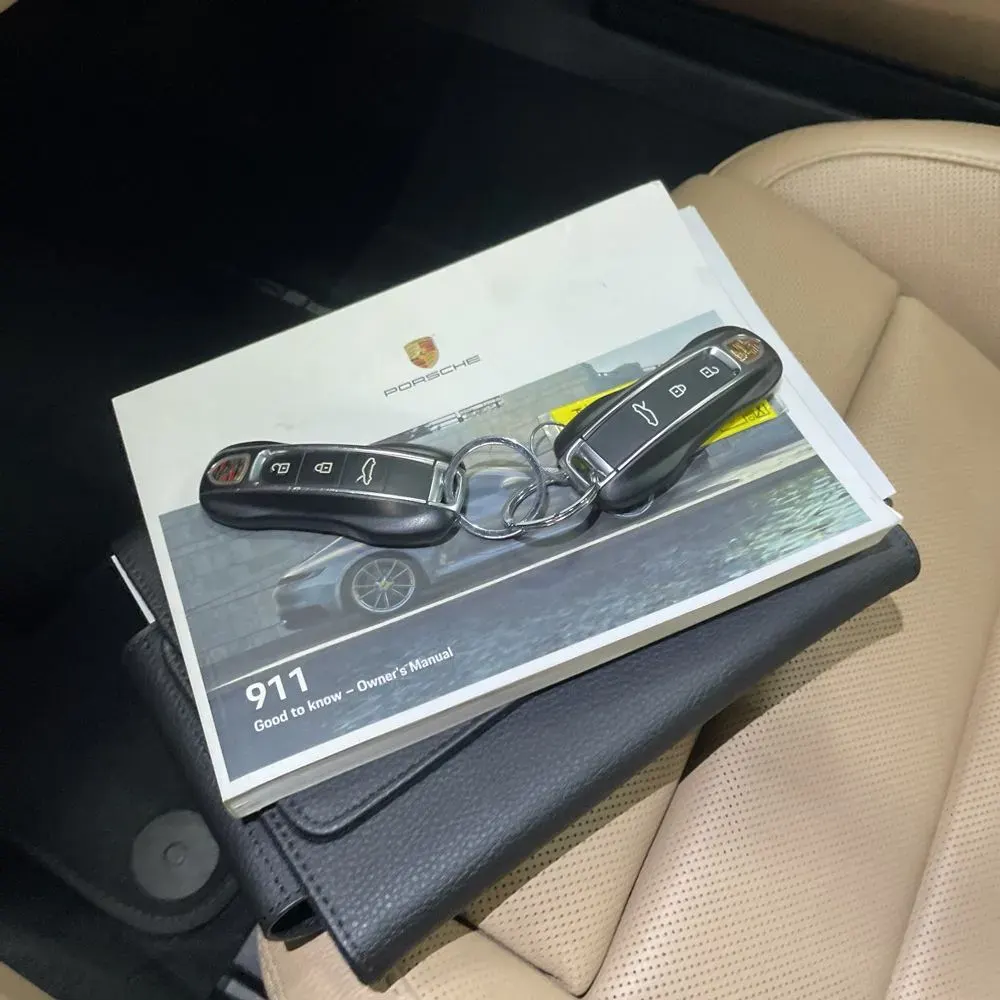 2021 Porsche 911 Carrera