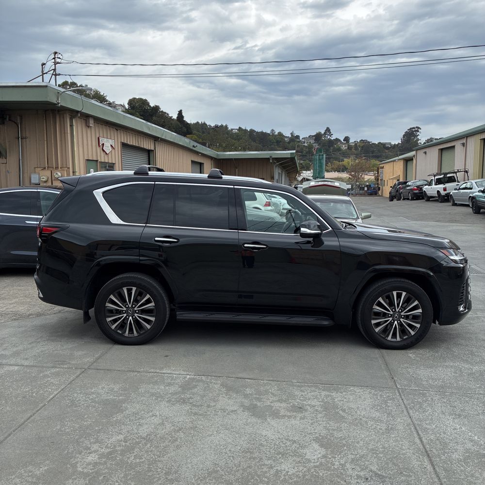 2024 Lexus LX 600 Premium