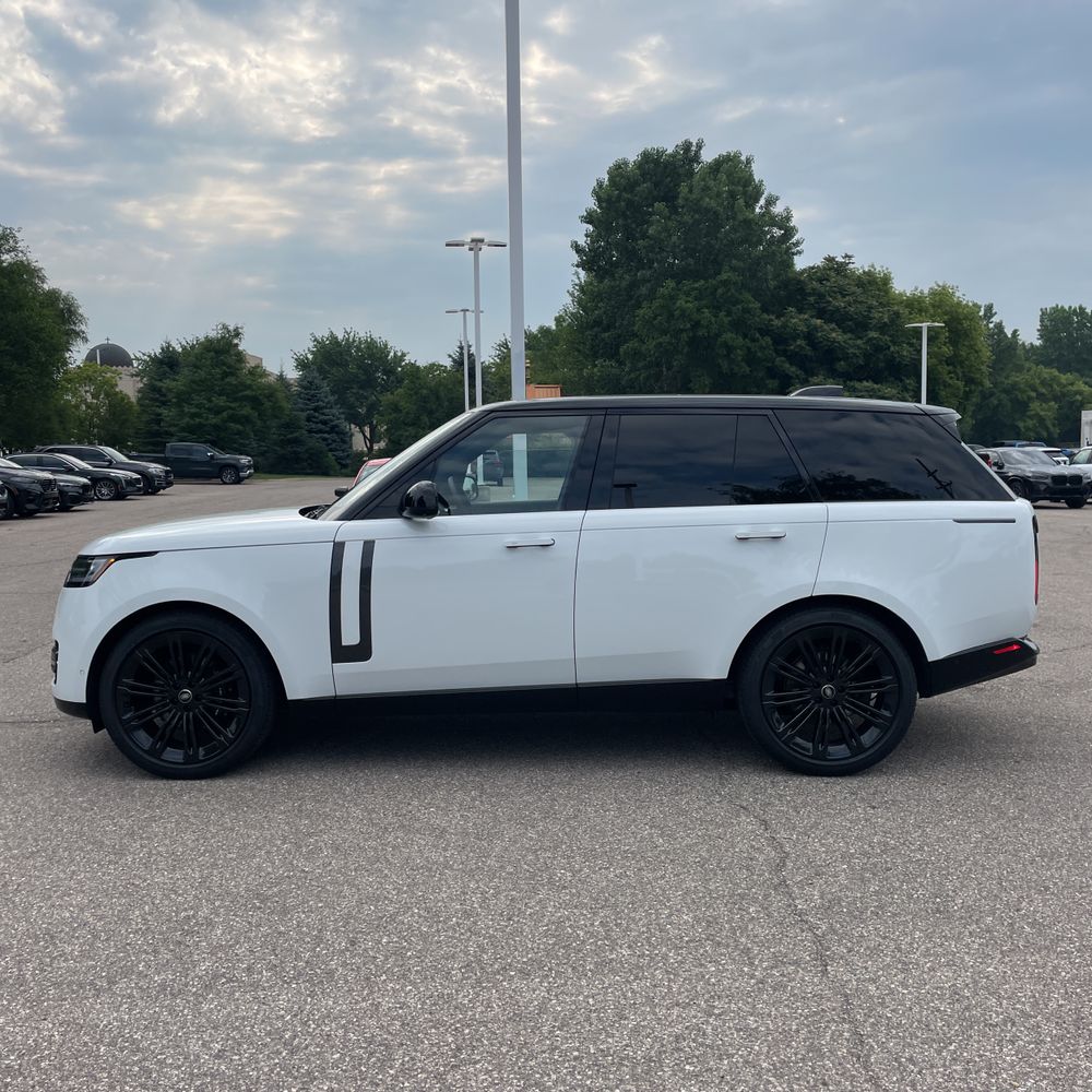 2025 Land Rover Range Rover P400 SE