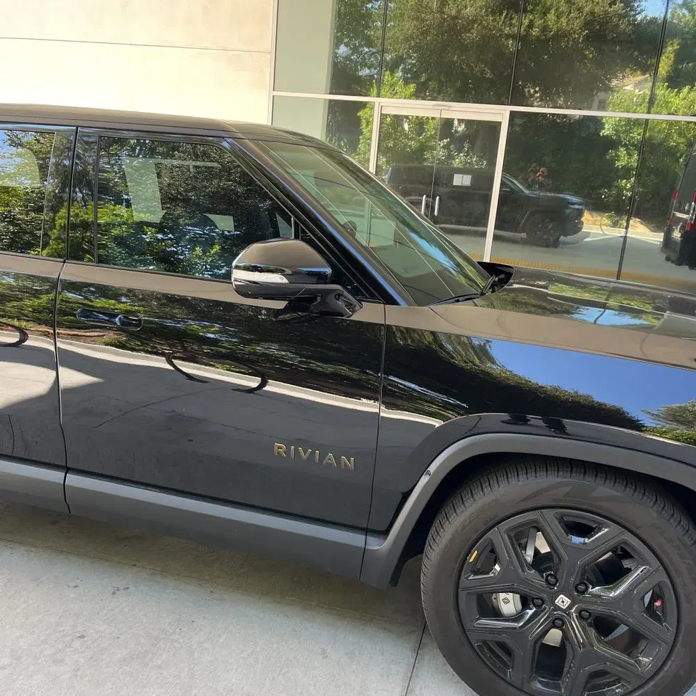 2024 Rivian R1S Adventure Dual-Motor