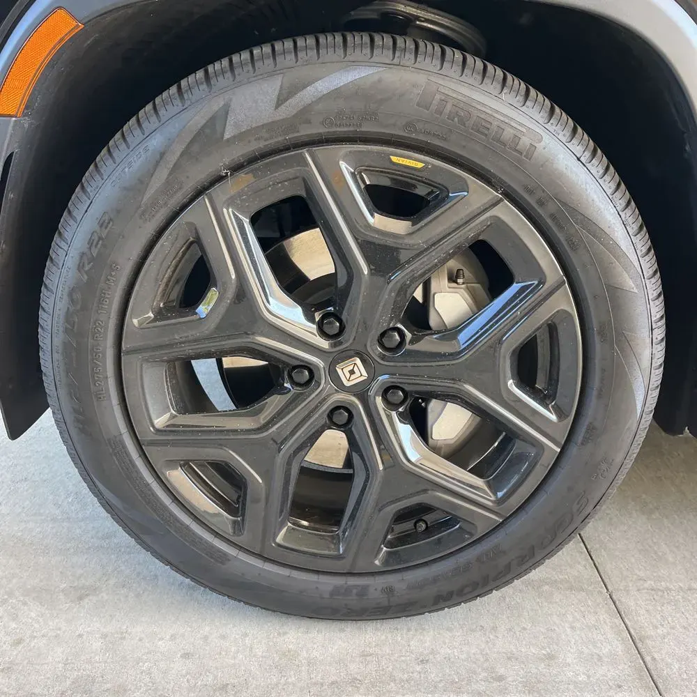 2024 Rivian R1S Adventure Dual-Motor