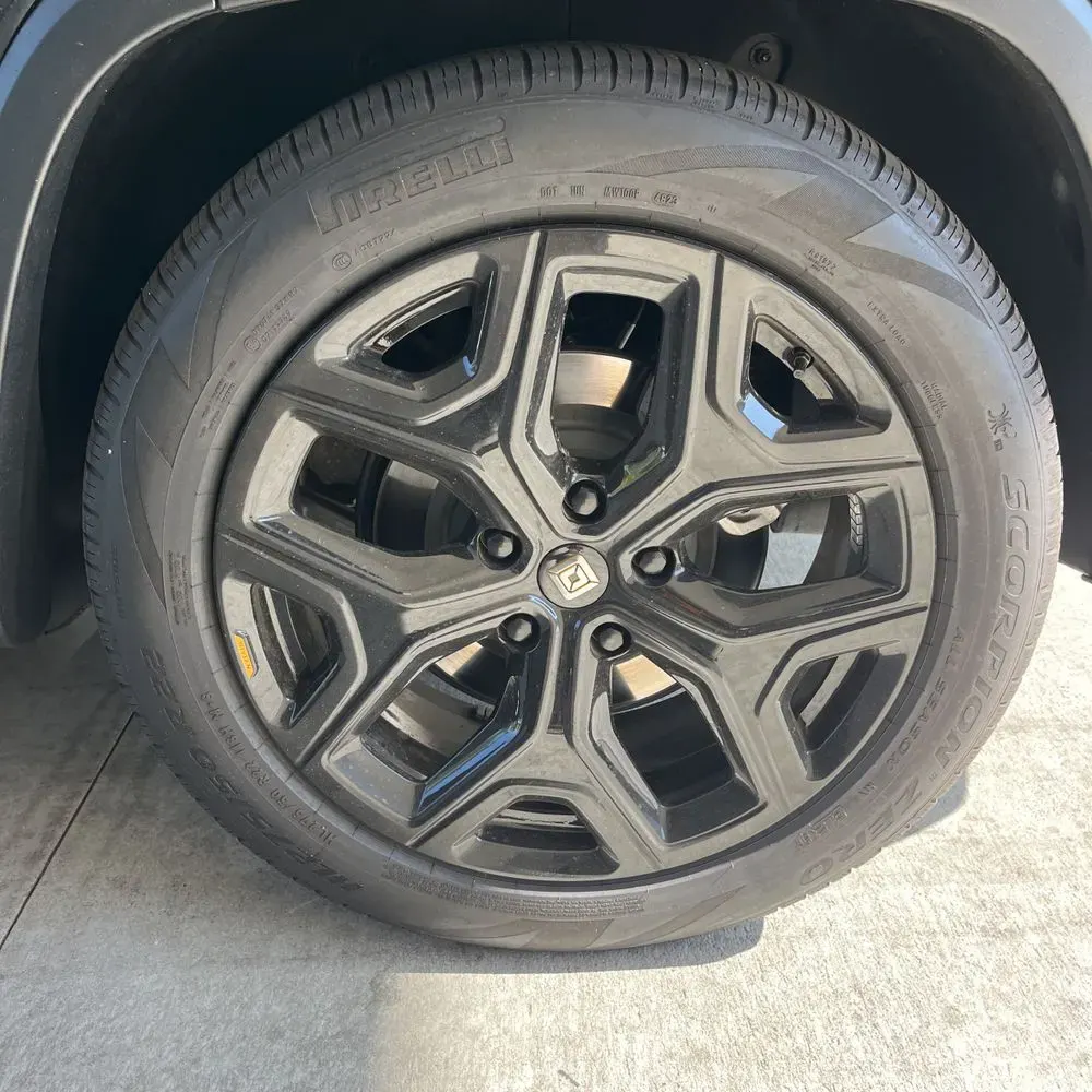 2024 Rivian R1S Adventure Dual-Motor