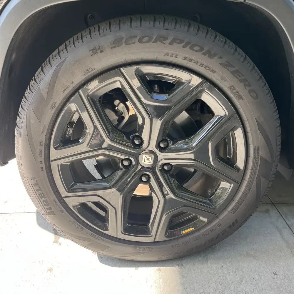 2024 Rivian R1S Adventure Dual-Motor