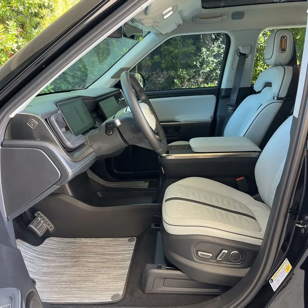 2024 Rivian R1S Adventure Dual-Motor