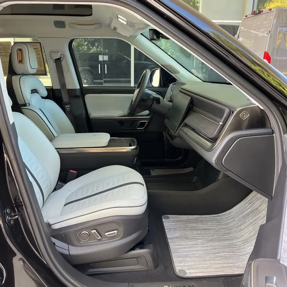 2024 Rivian R1S Adventure Dual-Motor