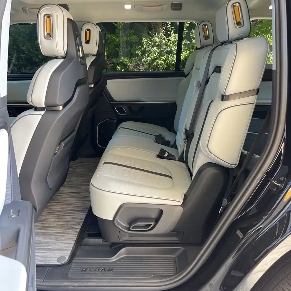 2024 Rivian R1S Adventure Dual-Motor