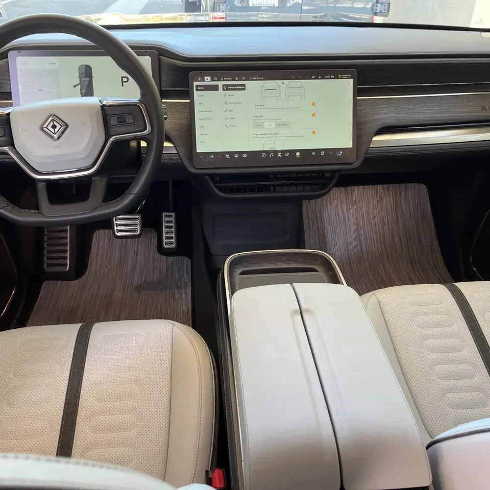 2024 Rivian R1S Adventure Dual-Motor