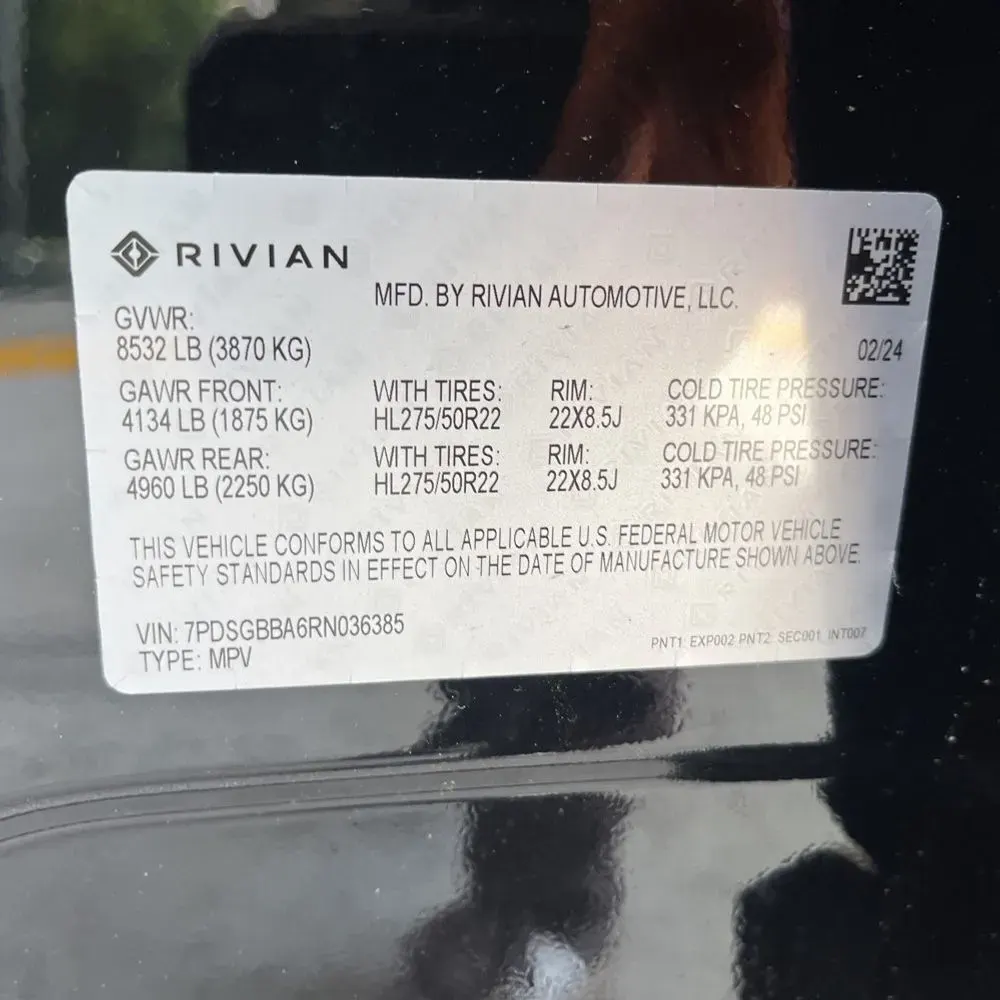 2024 Rivian R1S Adventure Dual-Motor