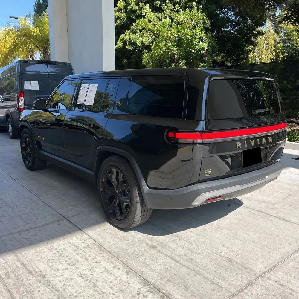 2024 Rivian R1S Adventure Dual-Motor