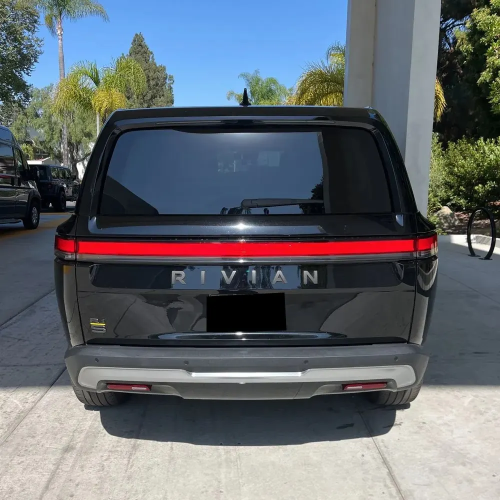 2024 Rivian R1S Adventure Dual-Motor