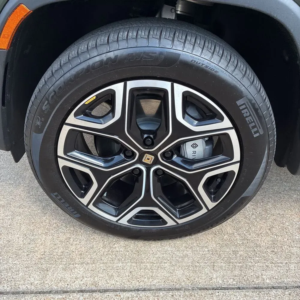 2025 Rivian R1T Adventure Dual-Motor