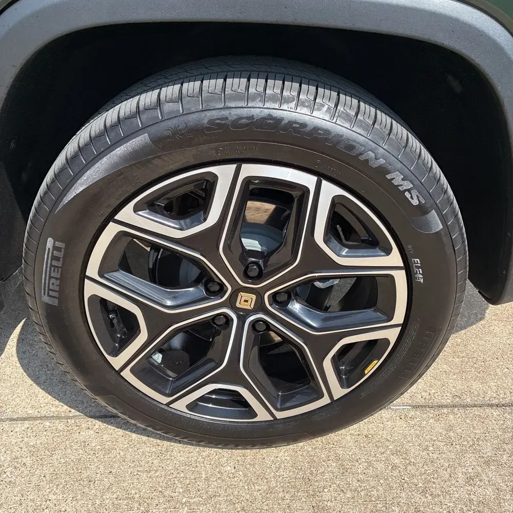 2025 Rivian R1T Adventure Dual-Motor
