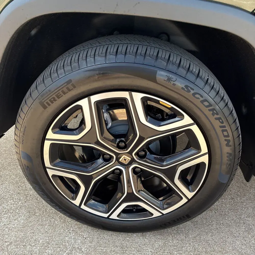 2025 Rivian R1T Adventure Dual-Motor