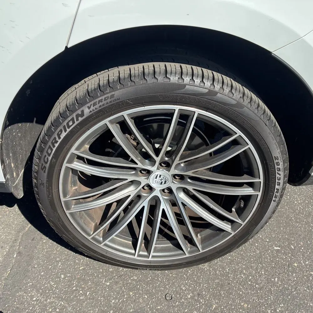 2024 Porsche Macan Base