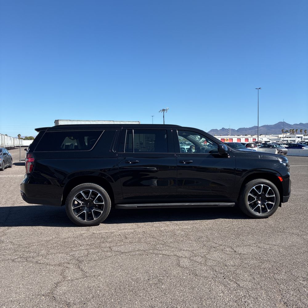 2024 Chevrolet Suburban RST