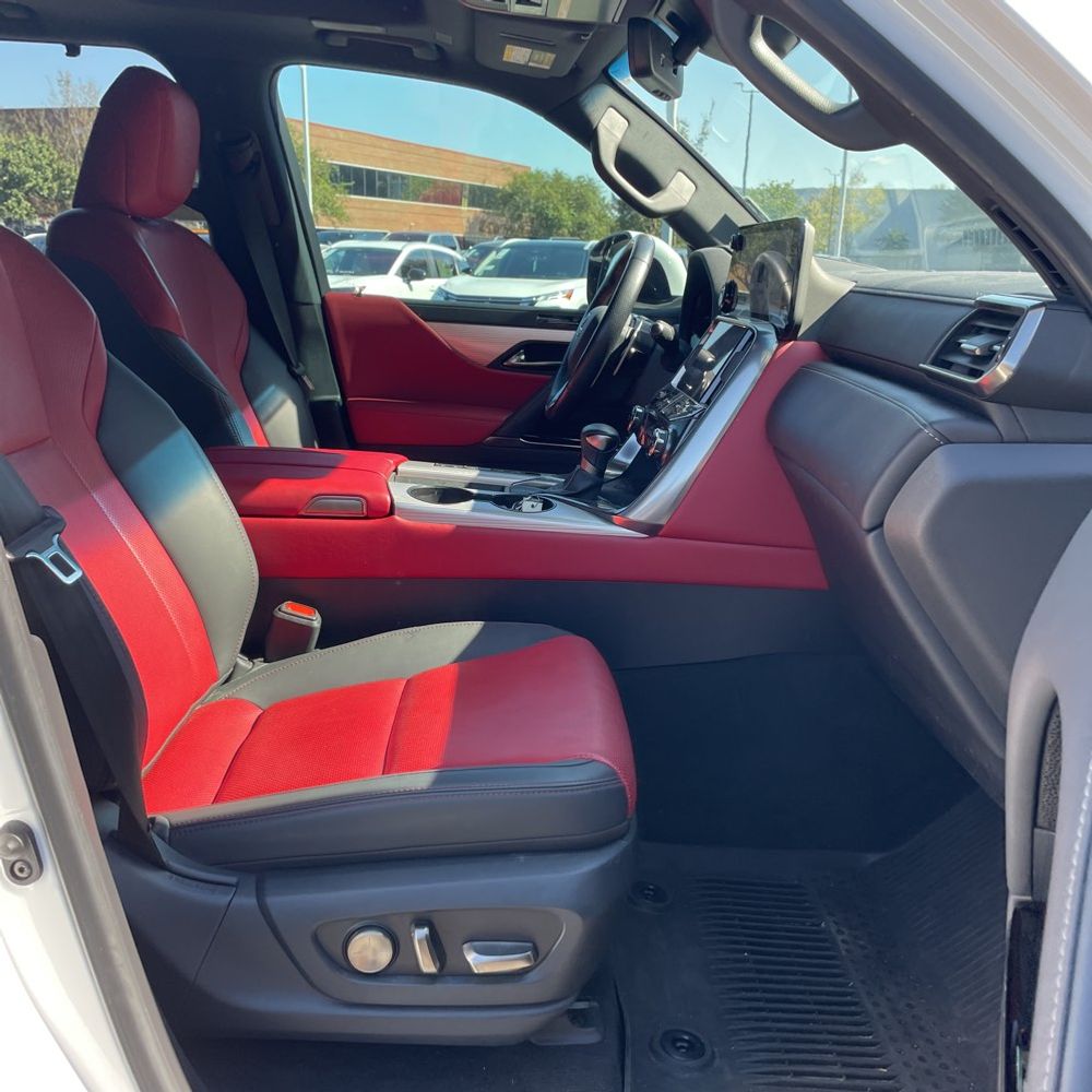 2023 Lexus LX 600 F SPORT Handling