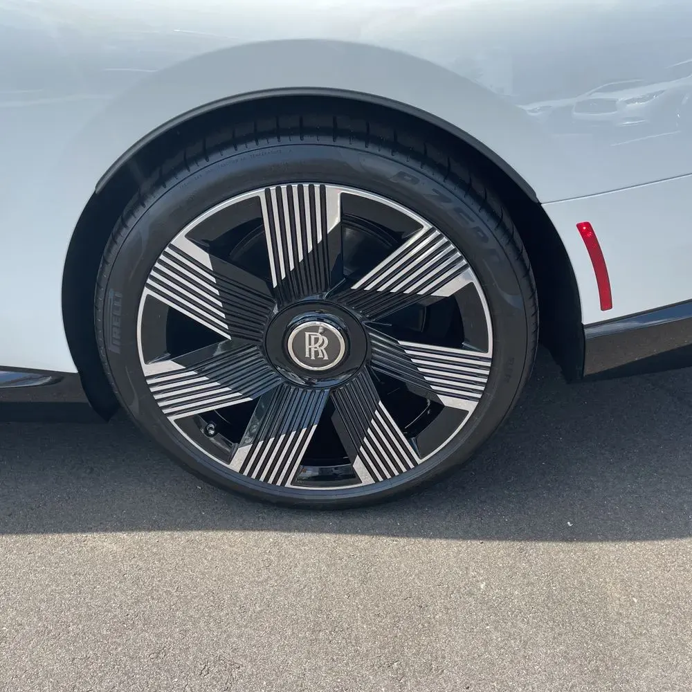 2024 Rolls-Royce Spectre Base