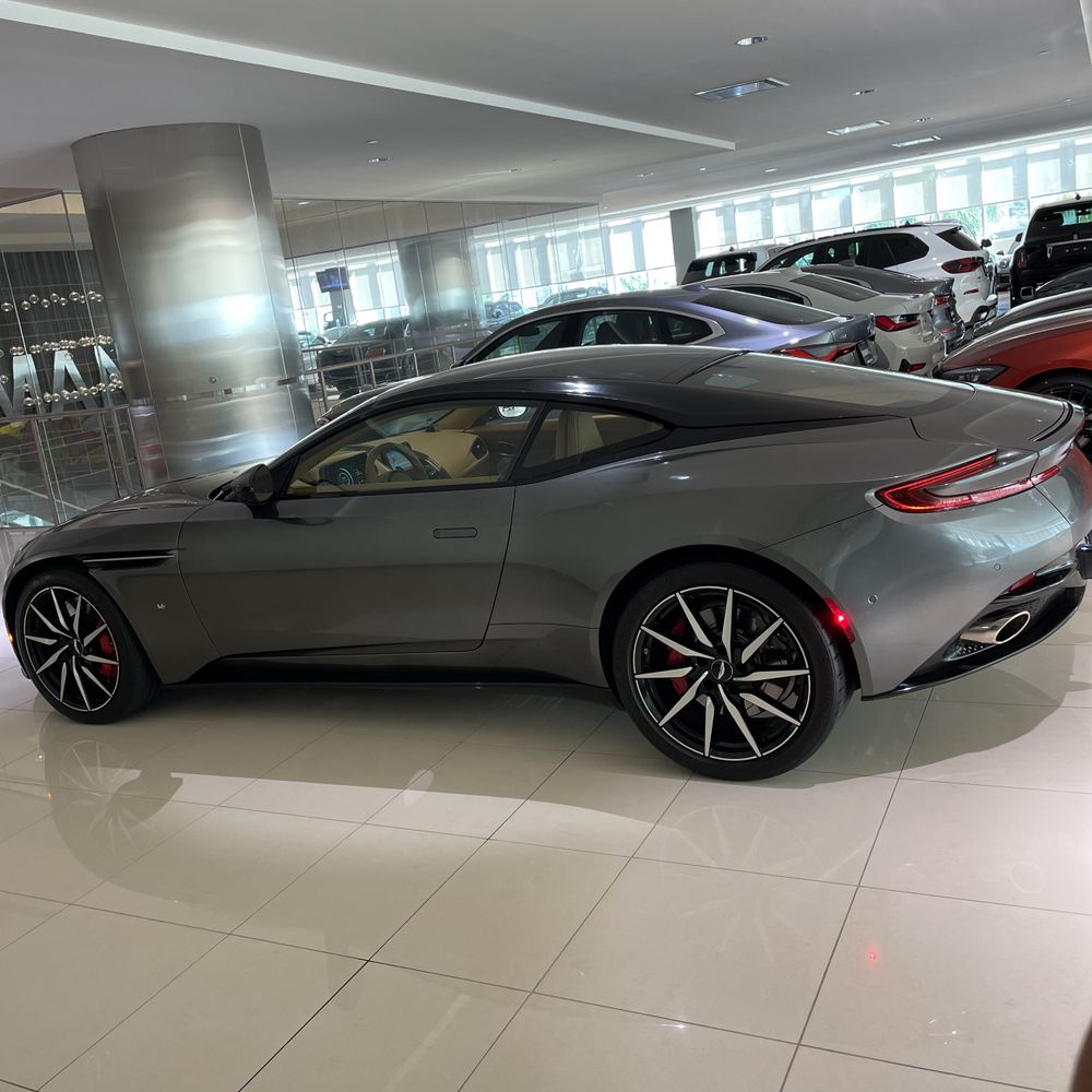 2017 Aston Martin DB11 Base