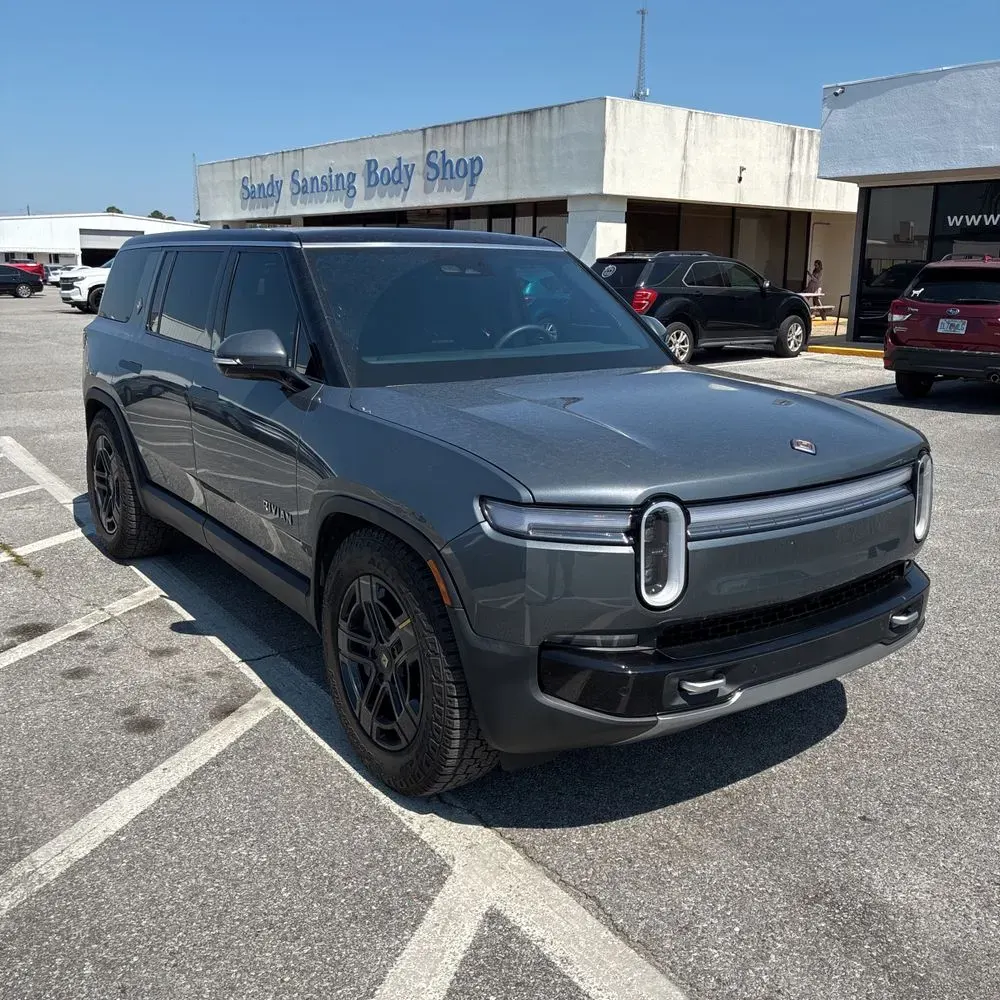 2025 Rivian R1S Adventure Dual-Motor