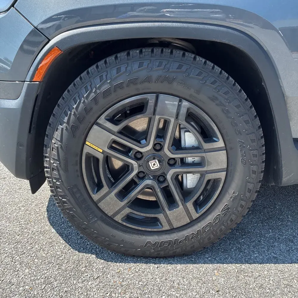 2025 Rivian R1S Adventure Dual-Motor