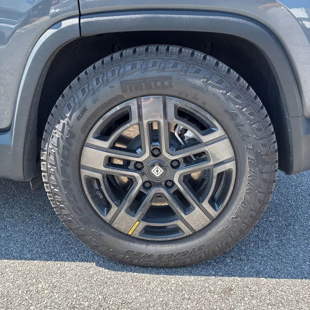 2025 Rivian R1S Adventure Dual-Motor