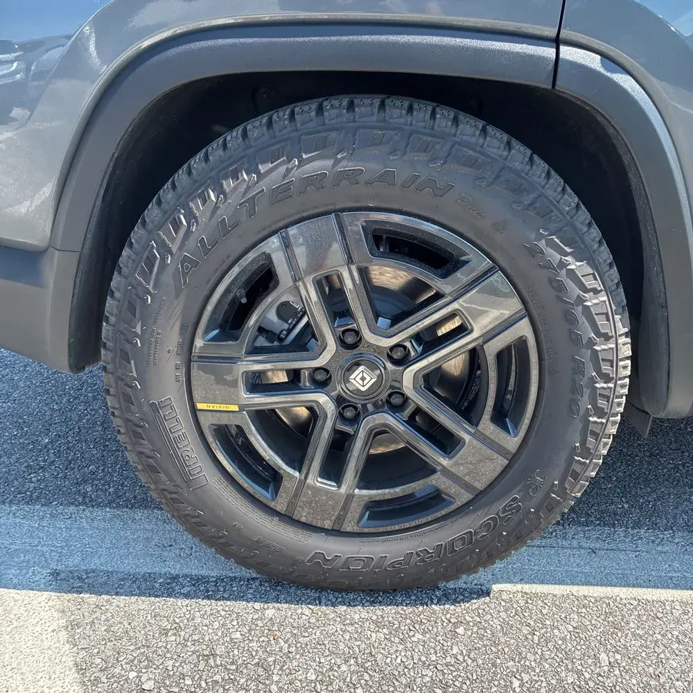 2025 Rivian R1S Adventure Dual-Motor