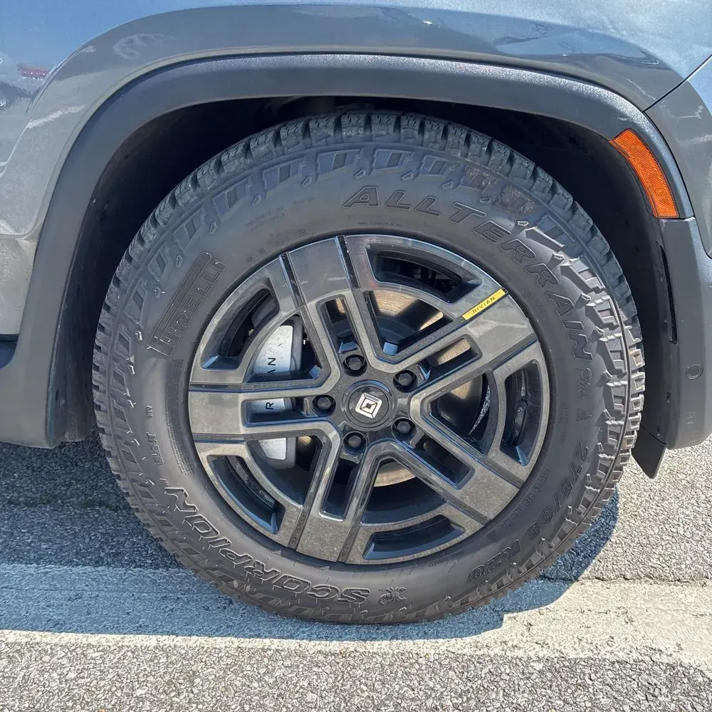 2025 Rivian R1S Adventure Dual-Motor
