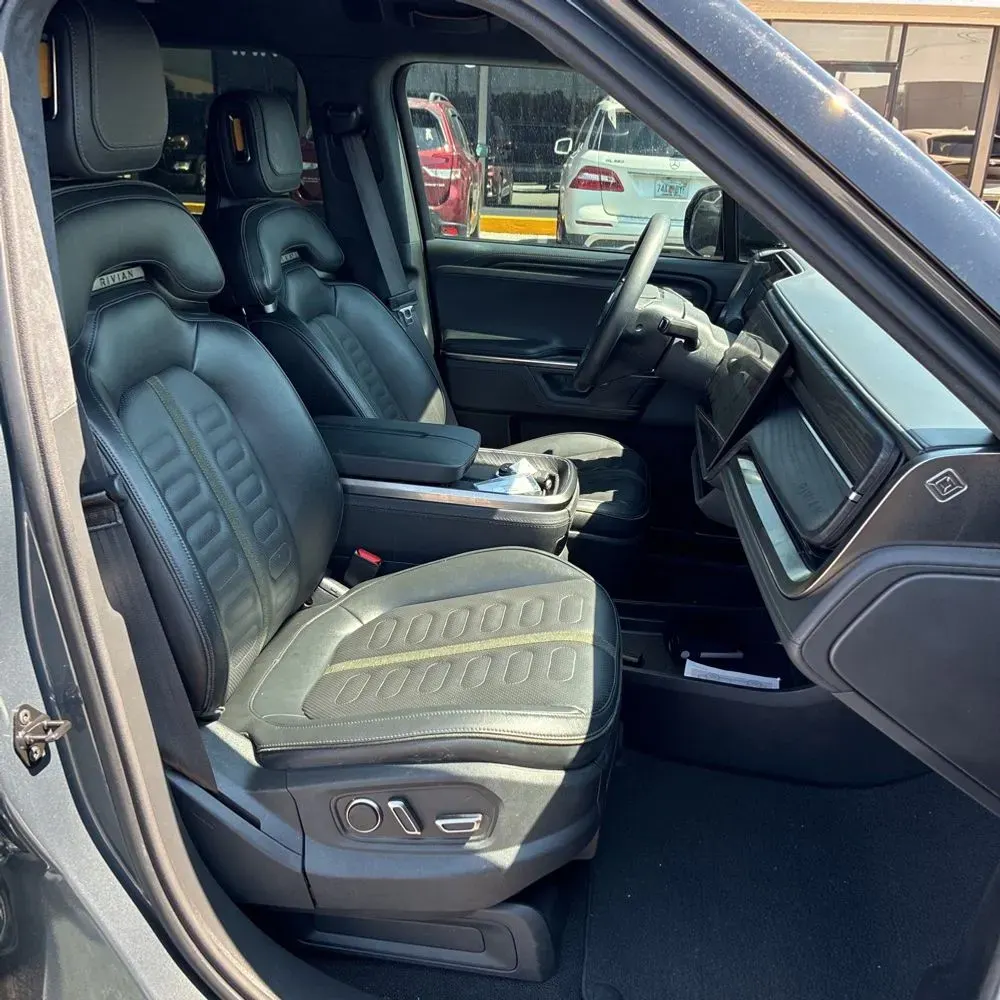 2025 Rivian R1S Adventure Dual-Motor