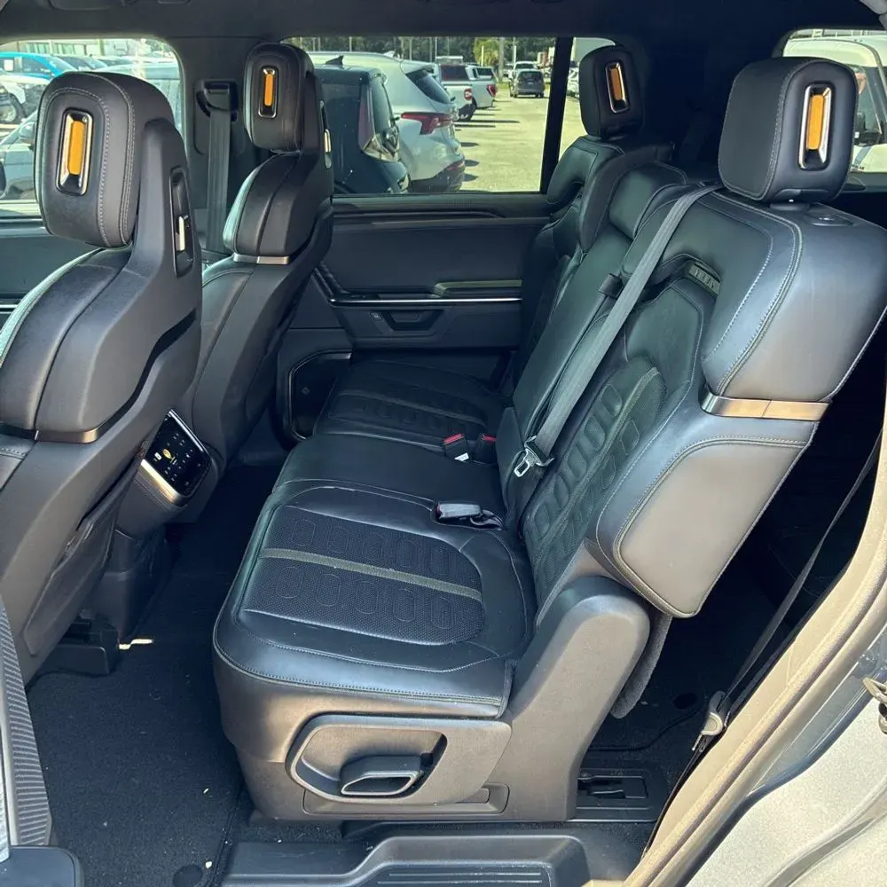 2025 Rivian R1S Adventure Dual-Motor