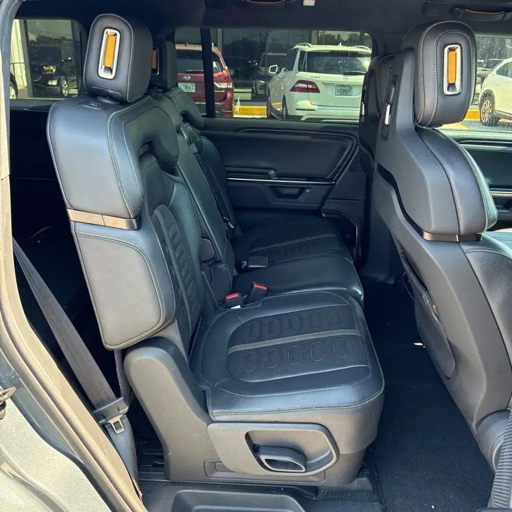 2025 Rivian R1S Adventure Dual-Motor