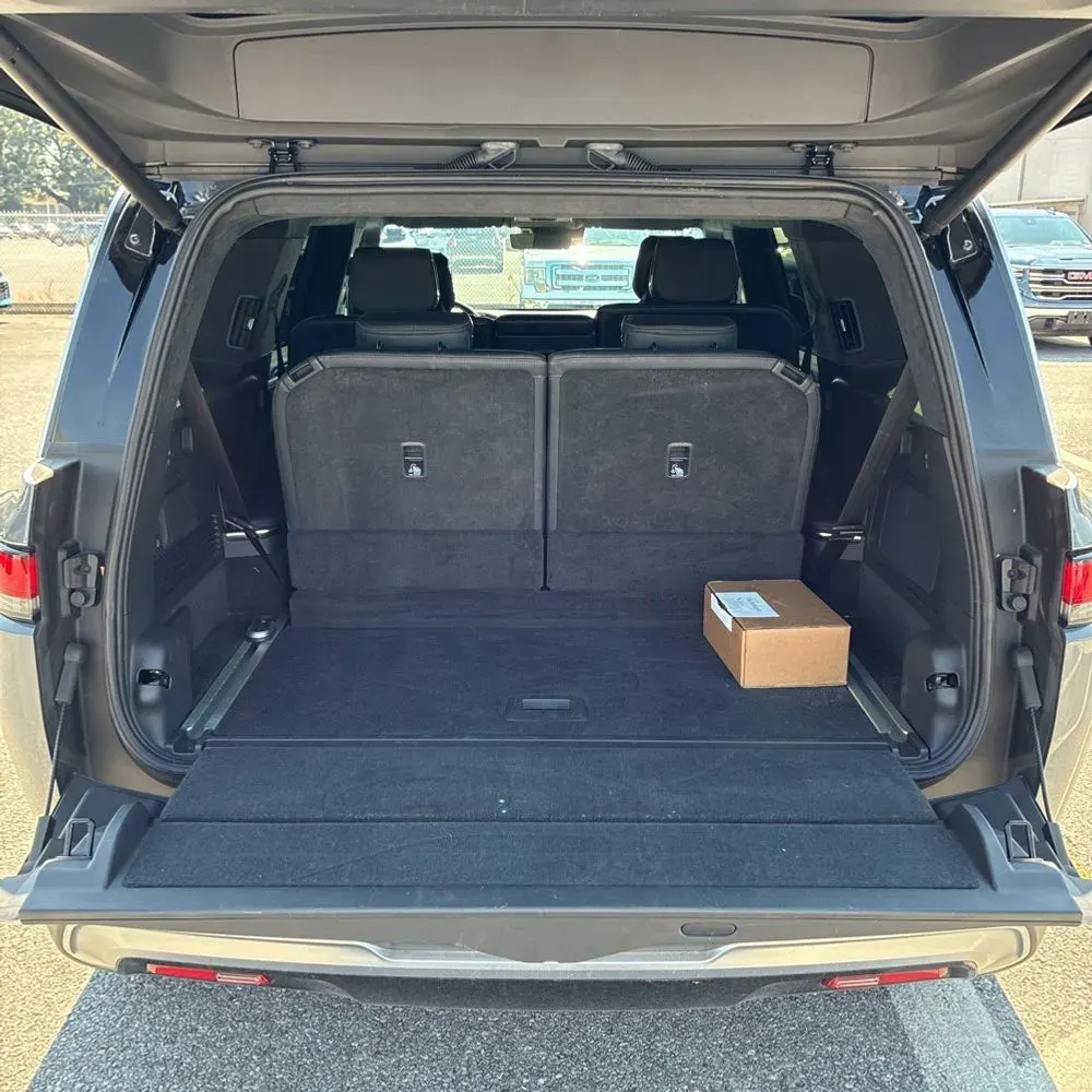 2025 Rivian R1S Adventure Dual-Motor