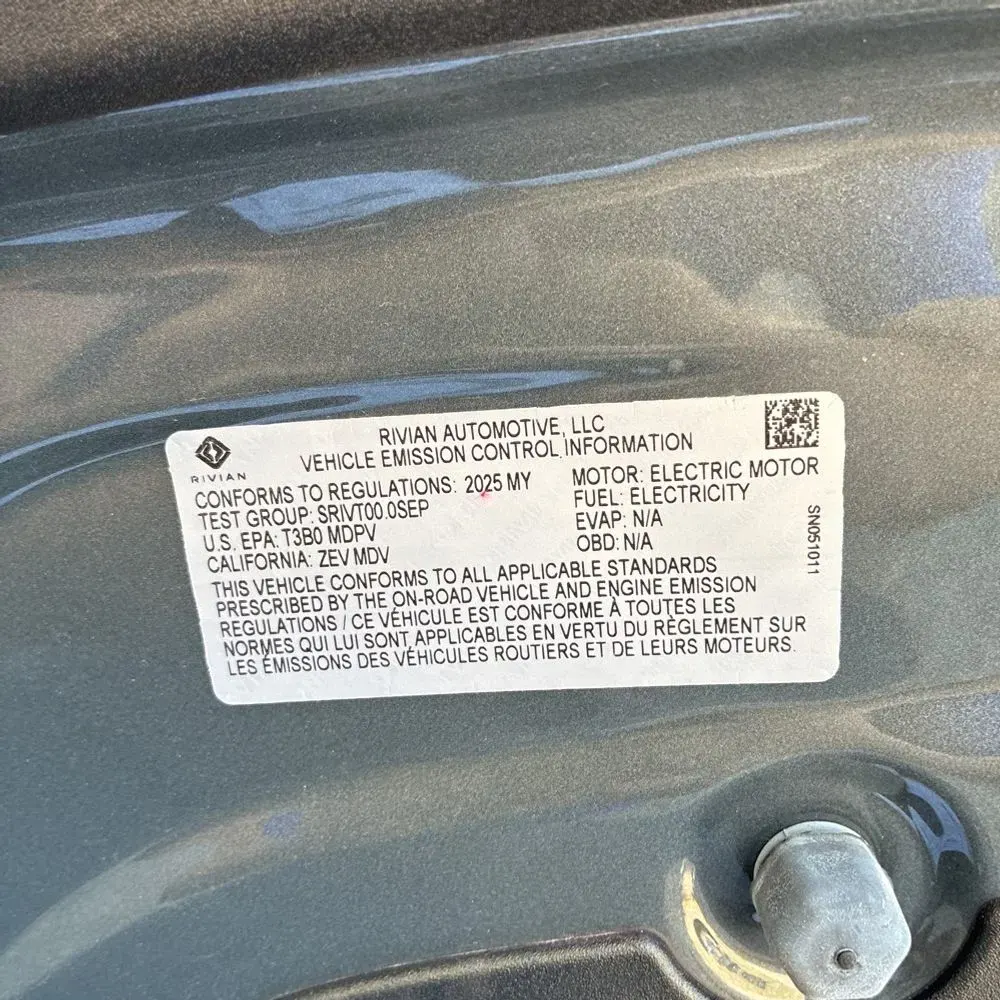 2025 Rivian R1S Adventure Dual-Motor